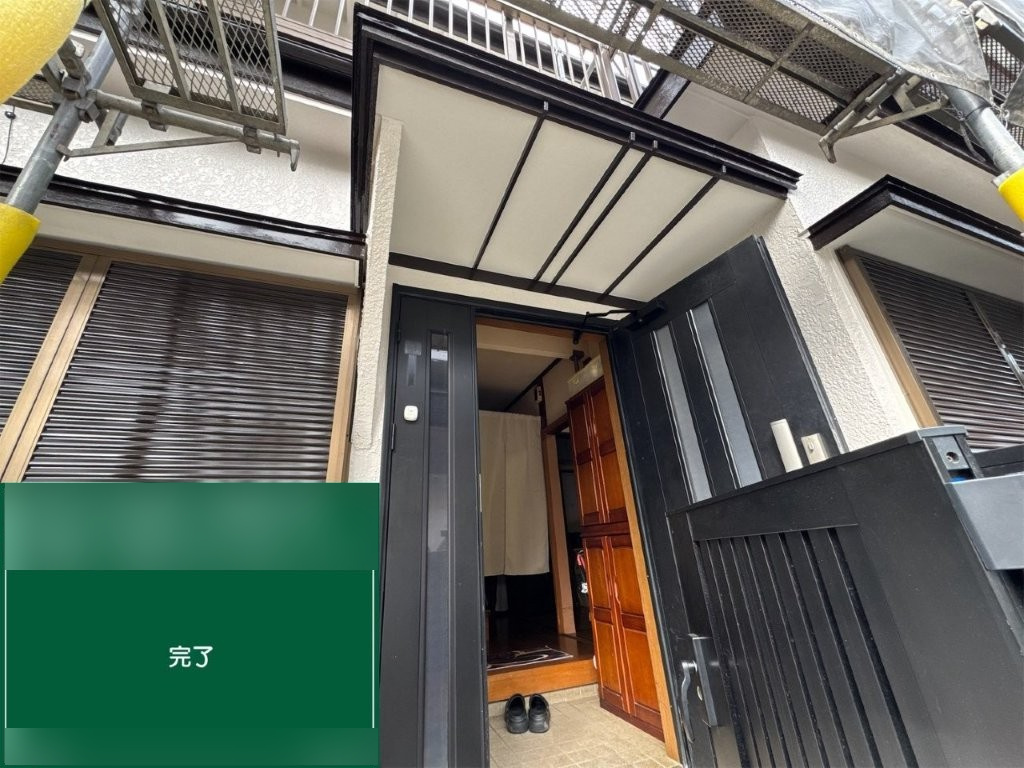 【千葉県市川市】築約40年戸建ての屋根・外壁塗装工事｜太陽熱温水器撤去と玄関ポーチ天井張り替えも実施